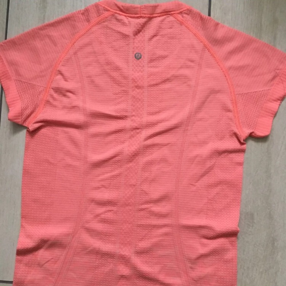 Short Sleeve Lululemon Swiftly Tech Shirt - Picture 5 of 7